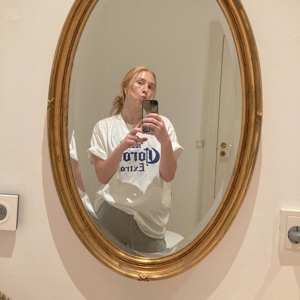 Meet your Posher, Julia